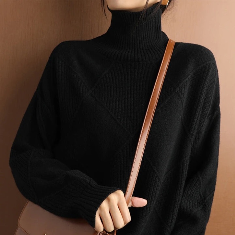 The Martha Diamond Knit Turtleneck Sweater – Black – Size M